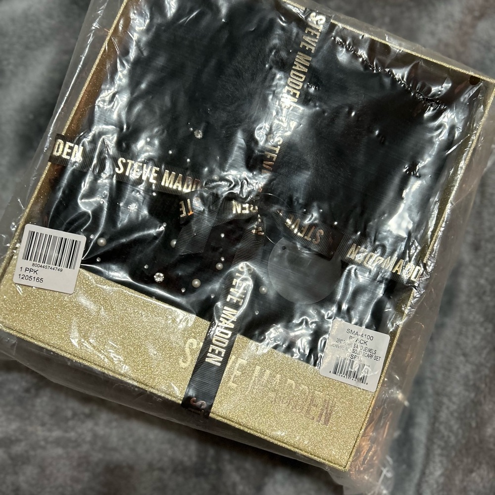 Steve Madden Gold and Black Box Set
